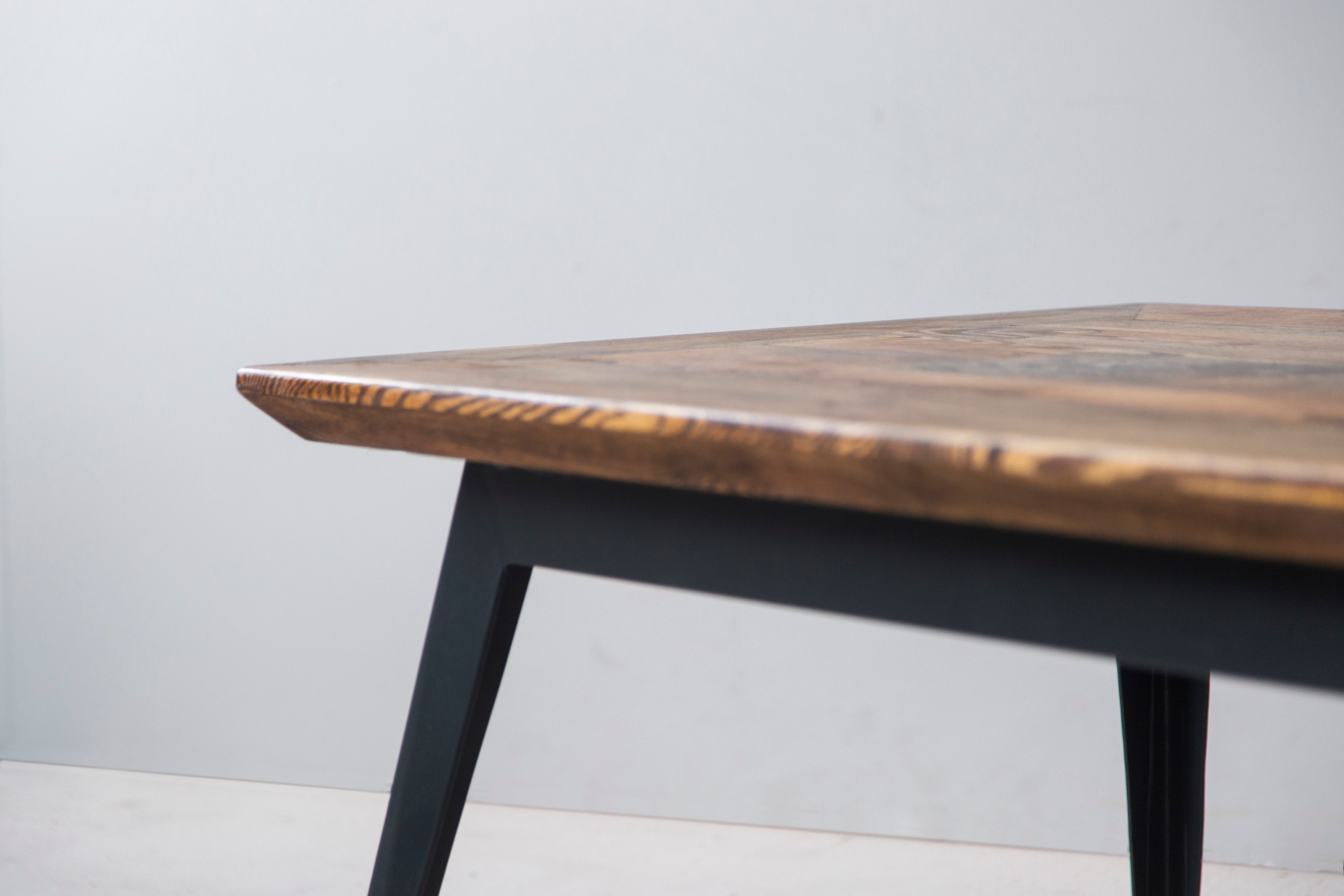 Couchtisch Krianne – schräge beine Tisch, Designer Tisch Bauholz Vollholz Handgemacht VanFraai