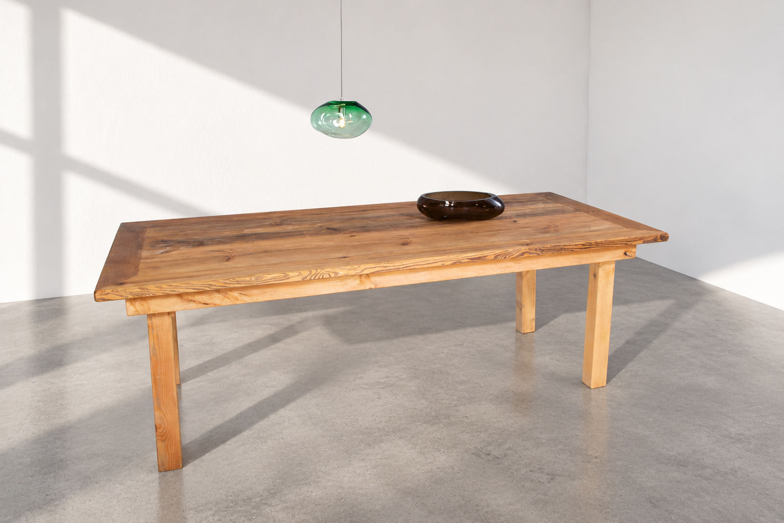 VanFraai Esszimmertisch Daan aus massivem Holz mit natürlichem Holzgestell und klassischer Landhaus Optik