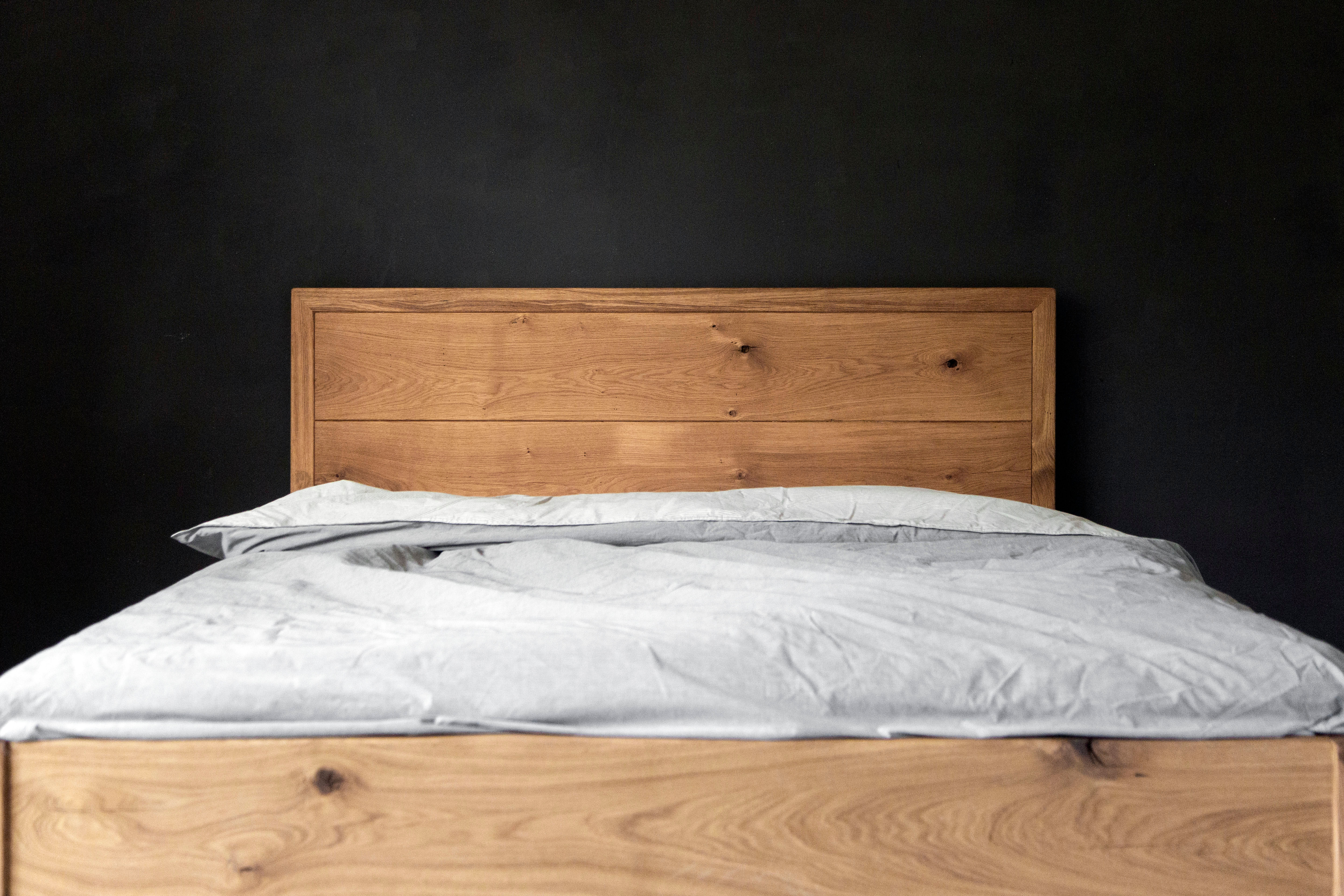 Bettgestell Eiche modern klassisch, Bett Eiche massiv klassisch, Klassisches Bett aus Massivholz, Eichenbett 180x200