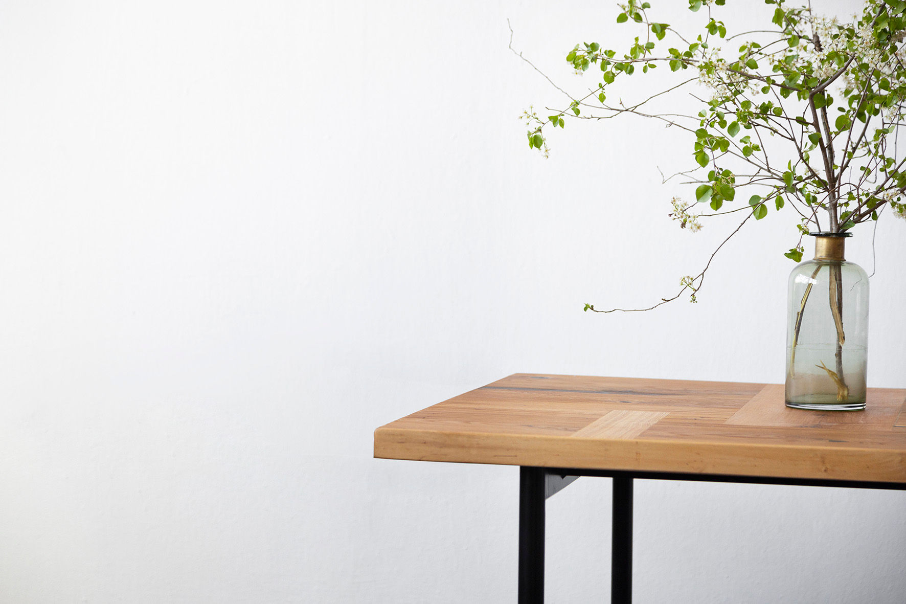 Tisch Livia-Marlen: Ein Mix aus Birke, Eiche und Esche, VanFraai, DesignerTisch