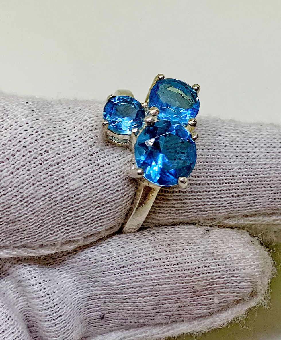 Miniatura: Anillo de plata con Zircones azules