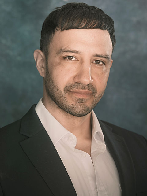 Linkedin-headshots-London-Essex-Hertfordshire-Executive-portraits-professional-portrait-studio