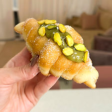 סופגנית קרואסון פטיסייר פיסטוק.jpg