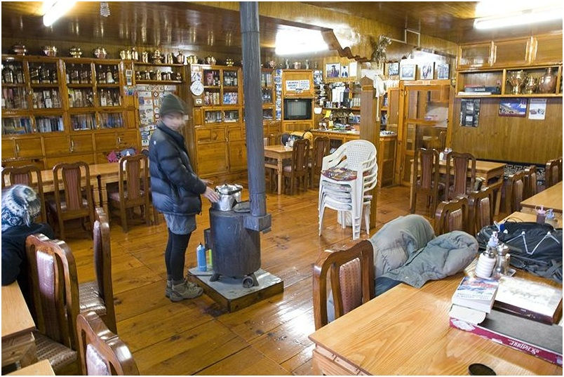 lodge dinning room.jpg