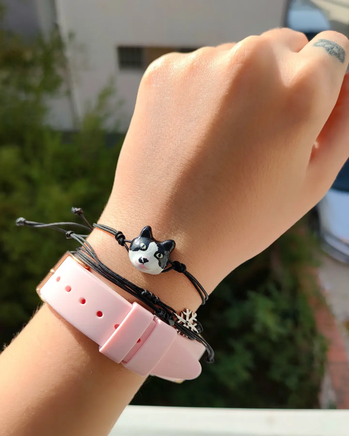 Kedi portresi el yapımı kişiye özel hediye heykel bileklik. köpek, kuş, evcil hayvan.