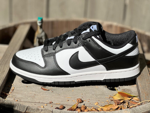 靴 NIKE SB DUNK LOW PRO black/white TIGHTBOOTH Nike SB Dunk Low Pro QS Black White FD2629-100