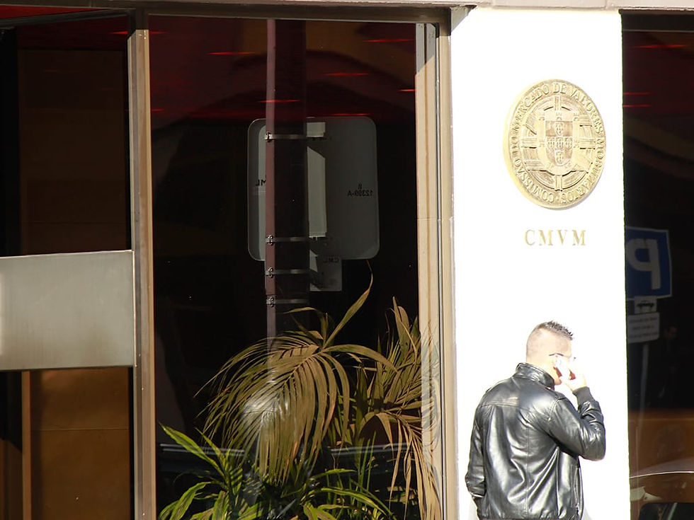 A CMVM é a autoridade responsável pela supervisão e regulamentação dos mercados de valores mobiliários em Portugal