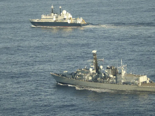 Reino Unido envia alerta a Putin após navio russo em águas britânicas