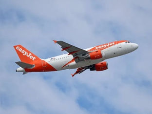 Voo da easyJet desviado para Gatwick após emergência a bordo