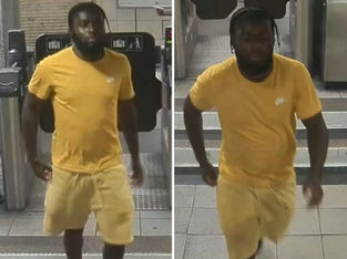Homem aparece caminhando, vestido com uma T-shirt amarela e calções amarelos