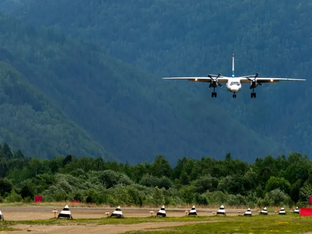 A imagem mostra um Antonov An-24, uma aeronave bimotora turboélice projetada na União Soviética.