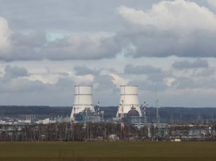 Ataque com drone provoca incêndio em central nuclear na Rússia