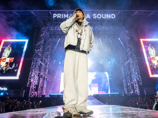 Vocalista do Central Cee no palco do Primavera Sound