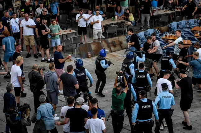 Torcedores do Manchester City entraram em confronto com a polícia