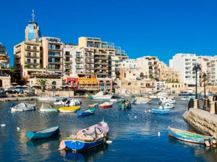 Turista britânico de 25 anos morre após queda de varanda em Malta