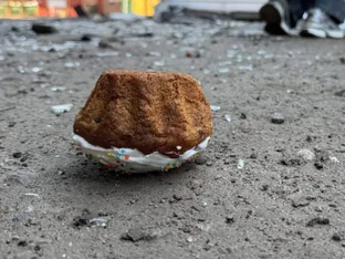 Ataque russo atinge fábrica de bolos na Páscoa ucraniana