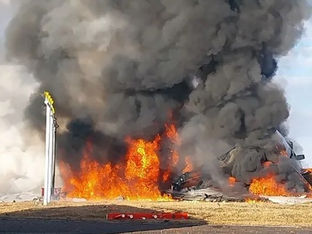 Avião em grande incêndio
