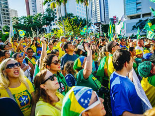 Manifestantes se reuniram na Praça Portugal, em Fortaleza (CE), a favor de Jair Bolsonaro e contra Alexandre de Moraes