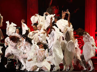 Lady Gaga durante performance de "Bad Romance"