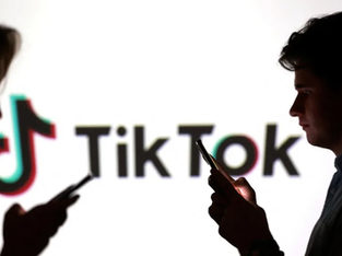 A imagem mostra o logotipo do TikTok, uma popular rede social de compartilhamento de vídeos curtos.