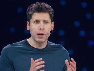 A imagem mostra Sam Altman, o CEO da OpenAI.