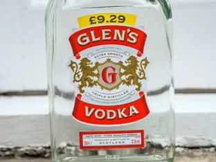 Alerta de saúde: vodka Glen’s falsificada contém álcool isopropílico perigoso
