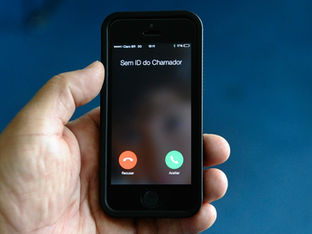 Telefone móvel aparece uma chamada 'Sem ID do Chamador'