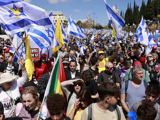 Israelenses protestam contra Netanyahu após retomada da guerra