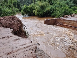 Ponte caída em Jaguari