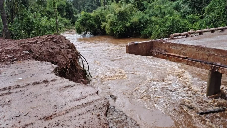Ponte caída em Jaguari