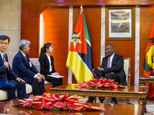 Daniel Chapo, recebe em audiência presidente da construtora e multinacional sul-coreana Daewoo, Won-Ju Jung