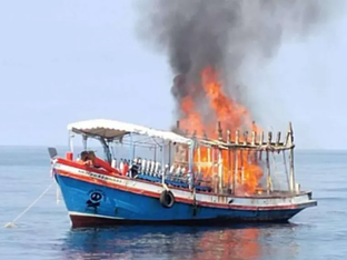 Turista de Londres Desaparece em Incêndio de Barco na Tailândia