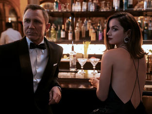 Daniel Craig e Ana de Armas em Sem Laço para Morrer