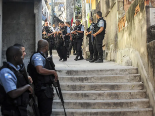 Operação no Rio de Janeiro prende 7 e provoca confrontos violentos
