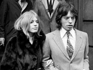 Sir Mick Jagger presta homenagem a Marianne Faithfull após a sua morte