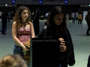 O Primeiro Voto: Jovens de 18 Anos e a Responsabilidade de Escolher o Futuro