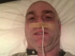 Ídolo do desporto irlandês fingiu ter cancro com cabo de iPhone