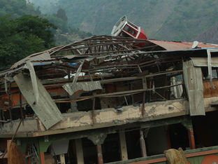 As consequências de um ataque indiano à Mesquita Bilal em Muzaffarabad, na Caxemira administrada pelo Paquistão