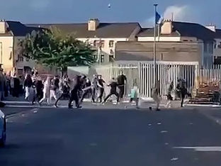 Hooligans mascarados protagonizam violentos confrontos antes de jogo de futebol