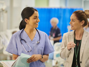 Mulheres médicas superam homens pela primeira vez no Reino Unido