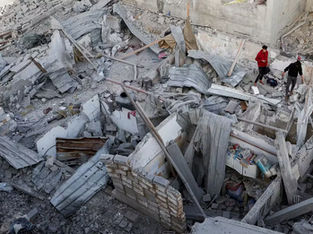 Ataque aéreo em Khan Younis, no sul da Faixa de Gaza