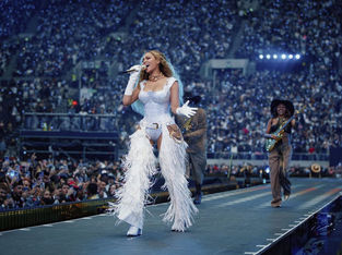 Beyoncé cantando em palco