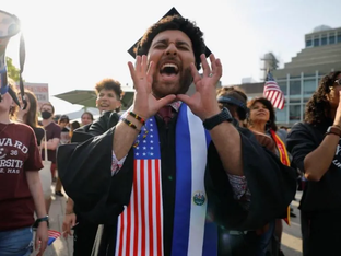 Trump suspende vistos para estudantes estrangeiros em Harvard