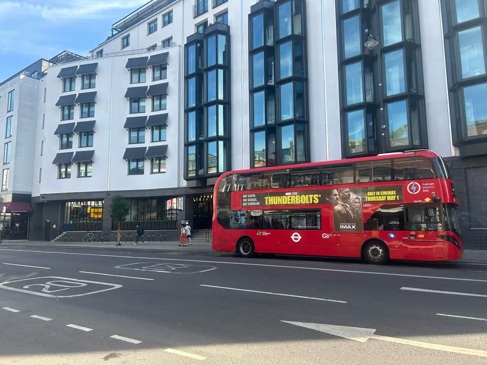 Autocarro vermelho, tradicional de londres