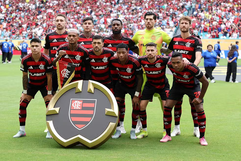 A imagem mostra o time de futebol do Clube de Regatas do Flamengo