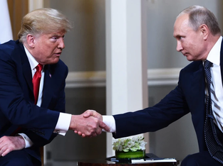 Donald Trump aperta mão de Vladimir Putin