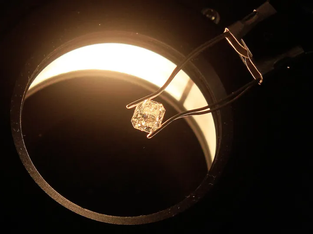 Ministro angolano alerta sobre queda de preços dos diamantes