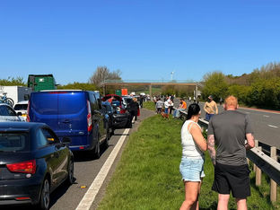 M6 completamente parada na fila