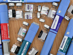 Variedade de medicamentos para perda de peso e diabetes.