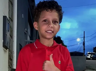 Menino de 7 anos morre picado por escorpião dentro de carro